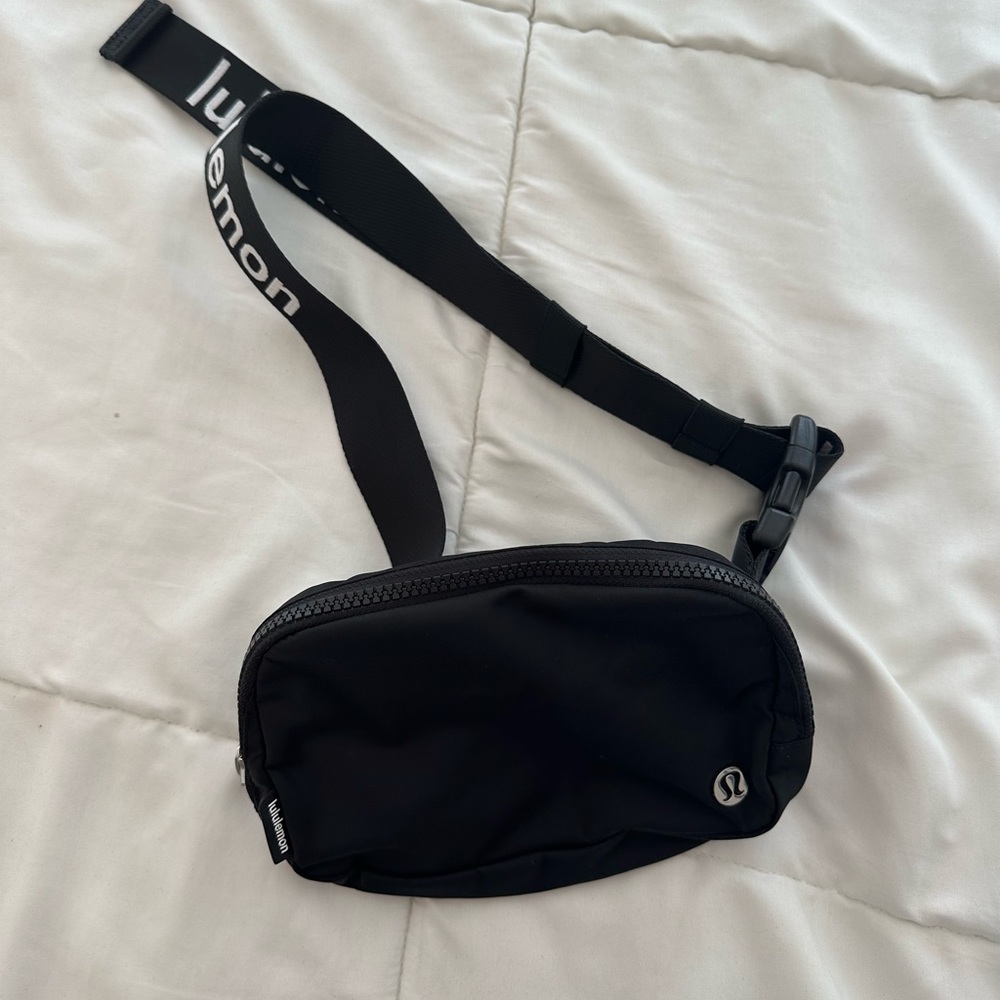 Lululemon Everywhere Belt Bag 1L